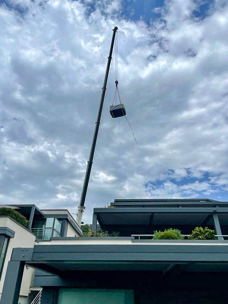 Installation d'un spa Saint-Laurent sur une terrasse à Annecy
