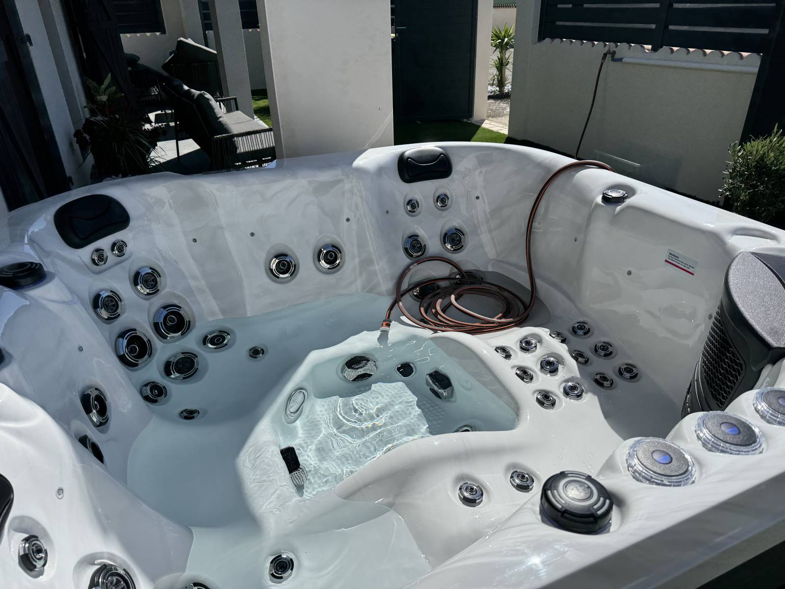 Vente d'un spa 5 places modèle Happy à Lunel !