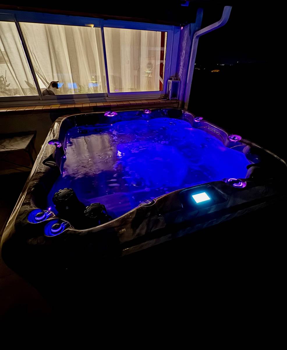 Livraison et installation du spa Blainville de Maple Spa à Cardet, entre Nîmes et Alès dans le Gard