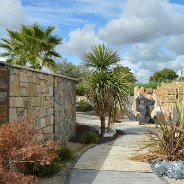 Revêtement de sol, revêtement de mur et décoration de jardin en pierre naturelle dans l'Hérault et le Gard Lunel Perle de Pierre