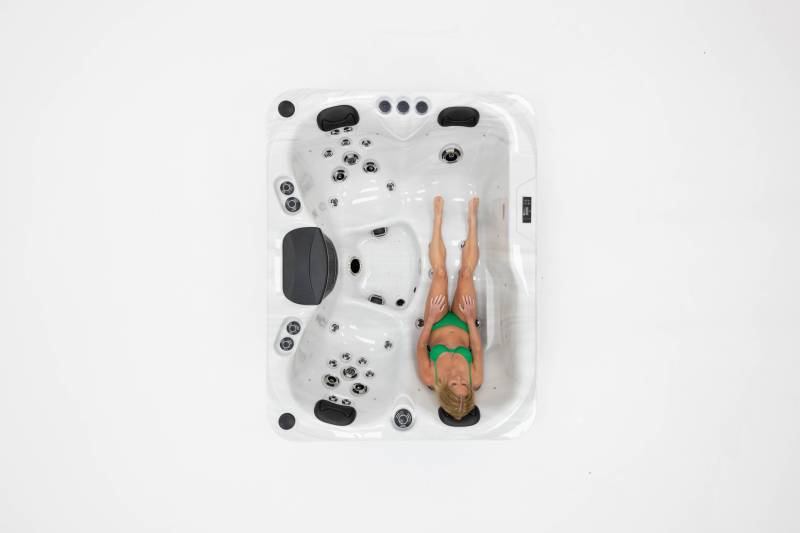 Vente de spa 3 places à Montpellier - Modèle Tahiti avec 1 place allongée et 35 jets